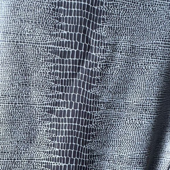 ONSIE ‘flow’ NWT Charcoal Snake 209 Hot Yoga Leggings Size S/M - Picture 7 of 11